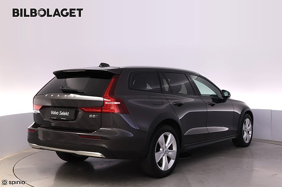 Volvo V60 Cross Country 3 of 5