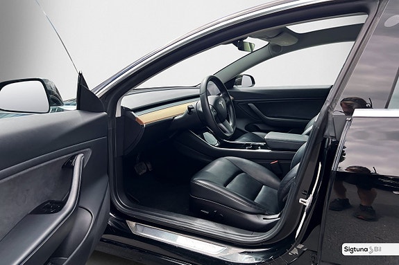 Tesla Model 3 9 of 30