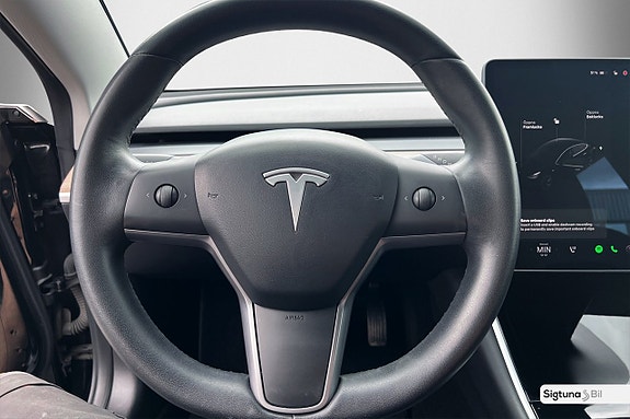 Tesla Model 3 21 of 30