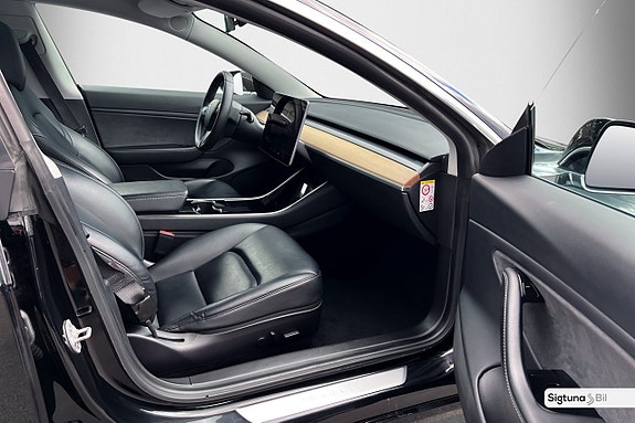 Tesla Model 3 17 of 30