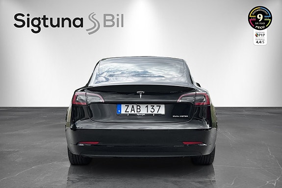 Tesla Model 3 4 of 5