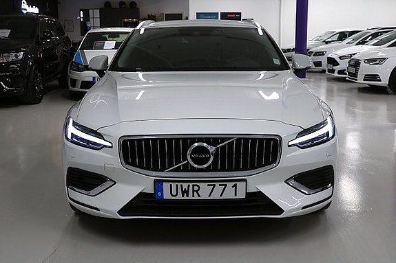 Volvo V60 2 of 25