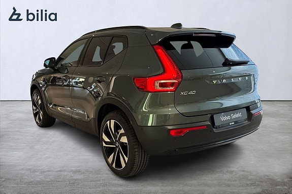 Volvo XC40 2 of 5