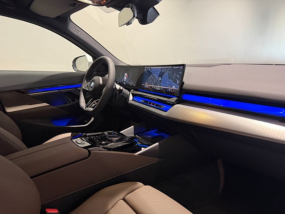 BMW i5 9 of 18
