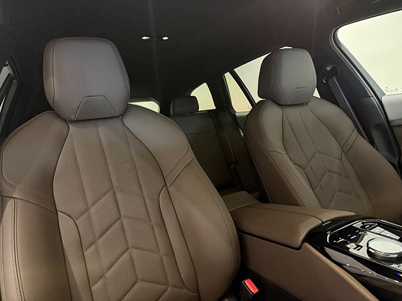 BMW i5 17 of 18