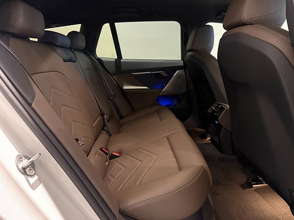 BMW i5 7 of 18