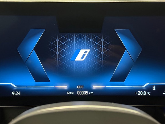 BMW i5 14 of 18