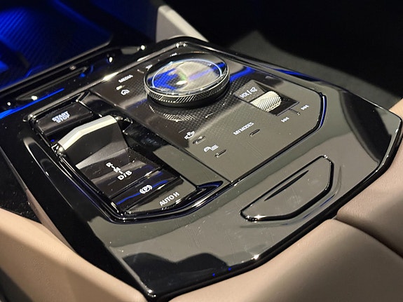BMW i5 16 of 18