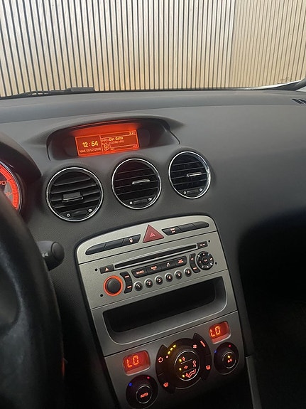 Peugeot 308 10 of 13