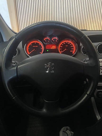 Peugeot 308 9 of 13