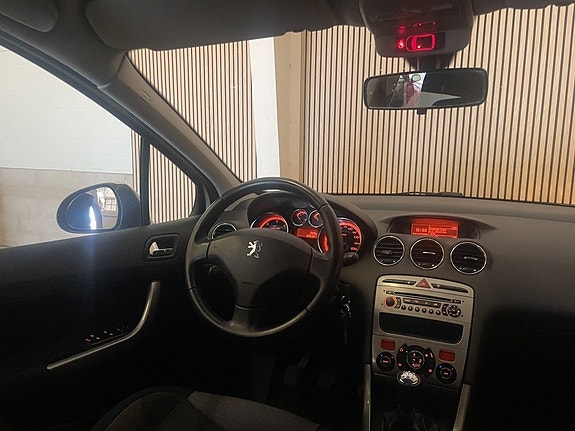 Peugeot 308 8 of 13