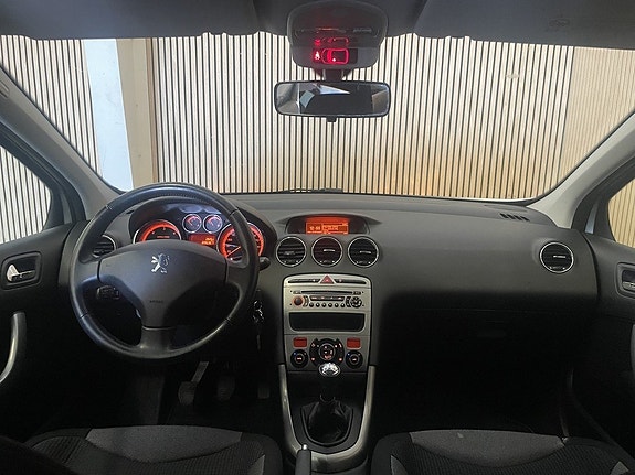 Peugeot 308 7 of 13