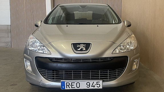 Peugeot 308 2 of 13