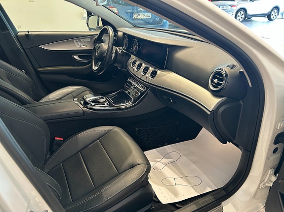 Mercedes-Benz E220 7 of 14