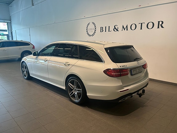Mercedes-Benz E220 2 of 5