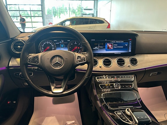Mercedes-Benz E220 6 of 14
