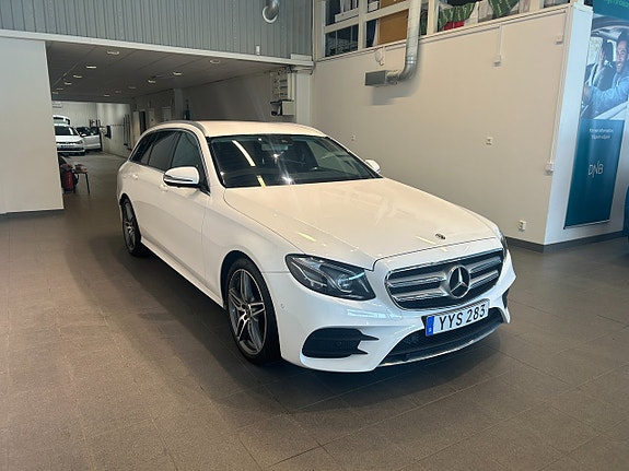 Mercedes-Benz E220 4 of 5