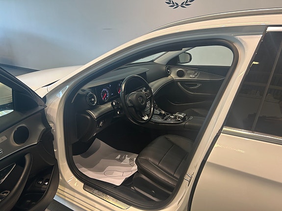 Mercedes-Benz E220 5 of 5
