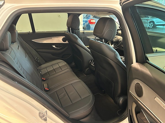 Mercedes-Benz E220 8 of 14