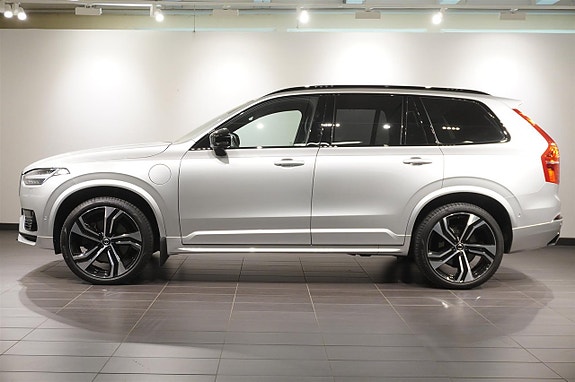 Volvo XC90 3 of 20