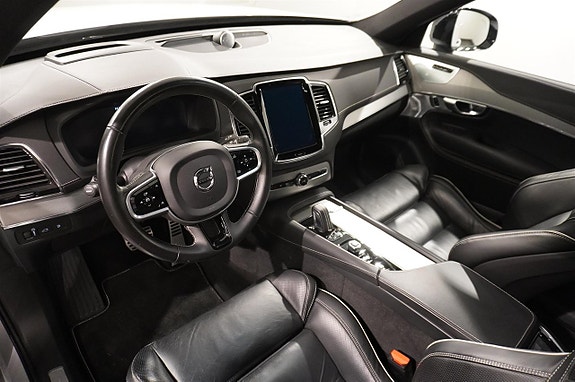 Volvo XC90 2 of 20