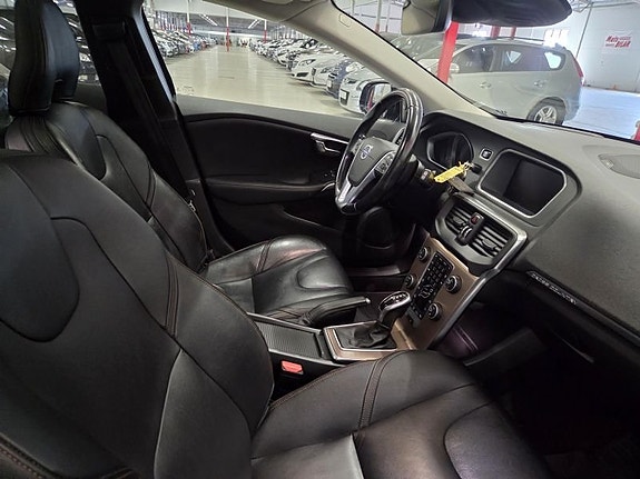 Volvo V40 Cross Country 4 of 5