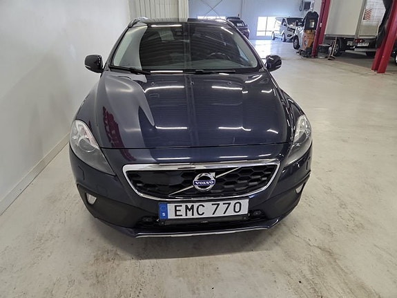 Volvo V40 Cross Country 2 of 5