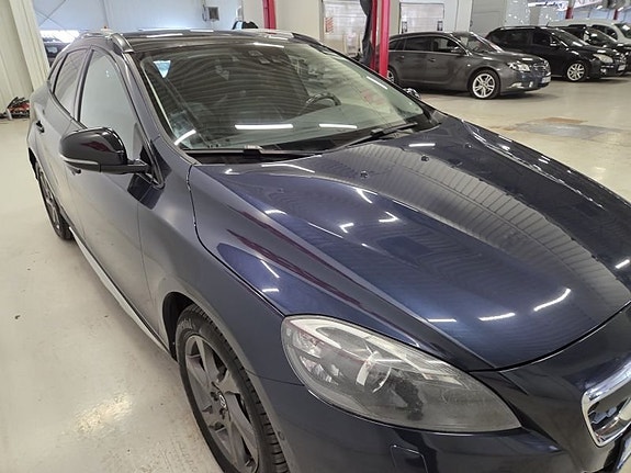 Volvo V40 Cross Country 3 of 5