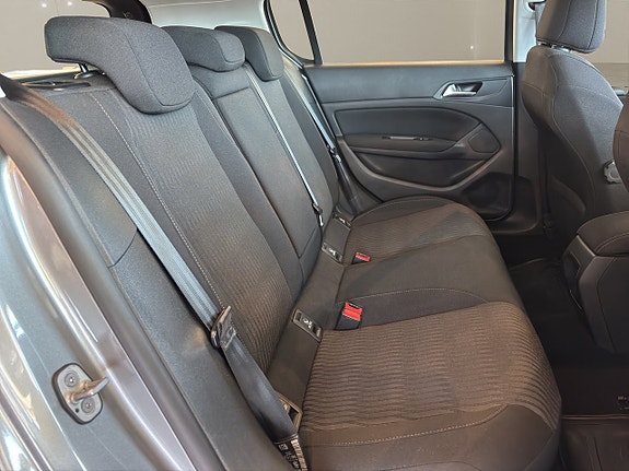Peugeot 308 13 of 14