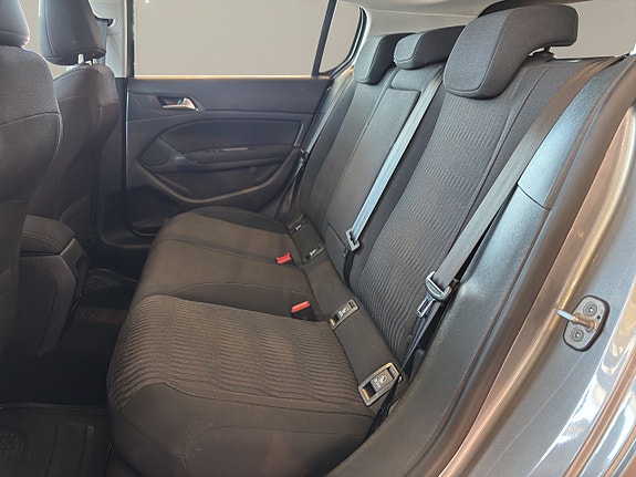 Peugeot 308 10 of 14