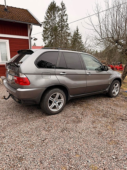 BMW X5 2 of 5