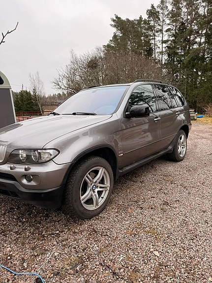 BMW X5 3 of 5