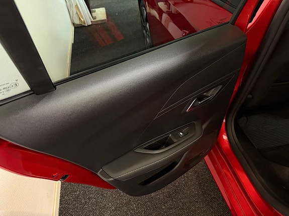 Peugeot 208 18 of 19