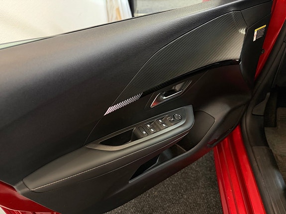 Peugeot 208 16 of 19