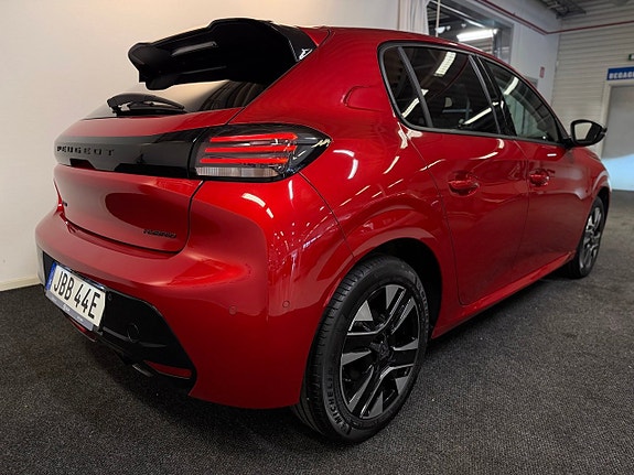 Peugeot 208 3 of 5