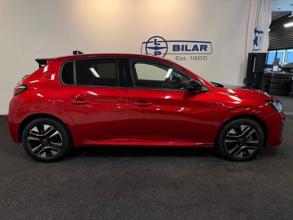 Peugeot 208 2 of 5