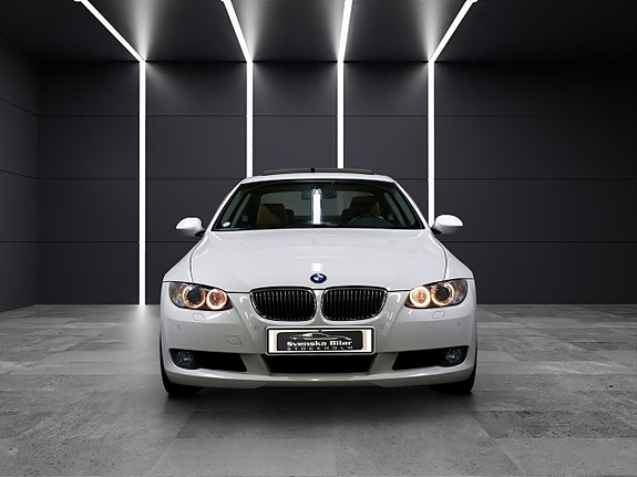 BMW 330Xi 2 of 19