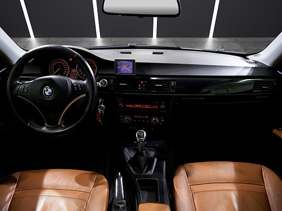 BMW 330Xi 9 of 19