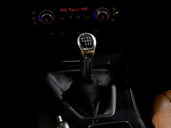 BMW 330Xi 13 of 19