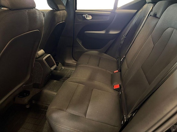 Volvo XC40 8 of 10