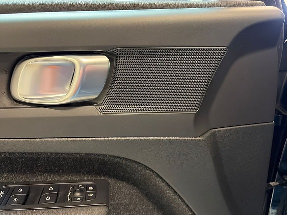 Volvo XC40 4 of 10
