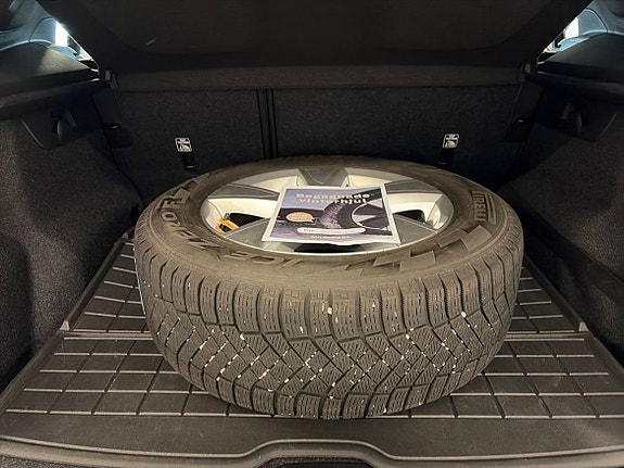Volvo XC40 5 of 5