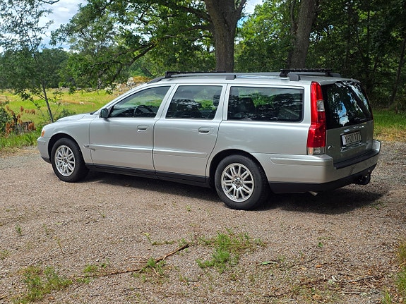 Volvo V70 3 of 11