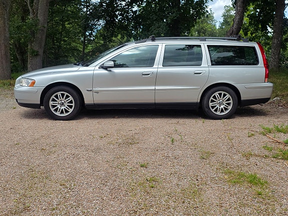 Volvo V70 2 of 11