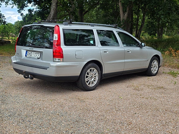 Volvo V70 4 of 11