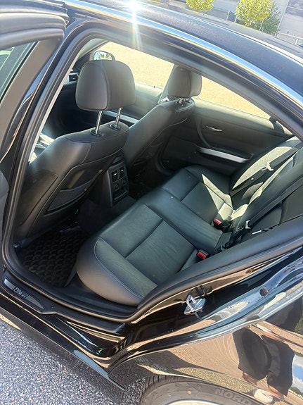 BMW 330i 5 of 5