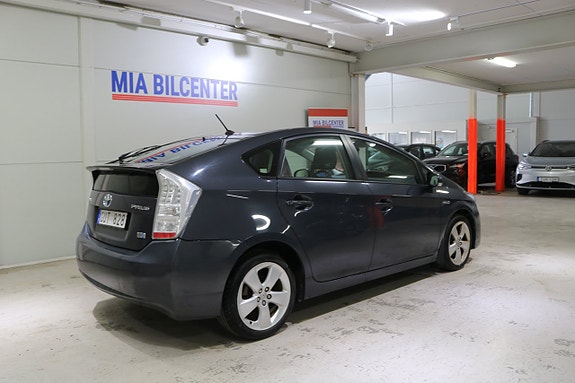 Toyota Prius 3 of 5