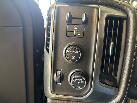Chevrolet Silverado 1500 14 of 16