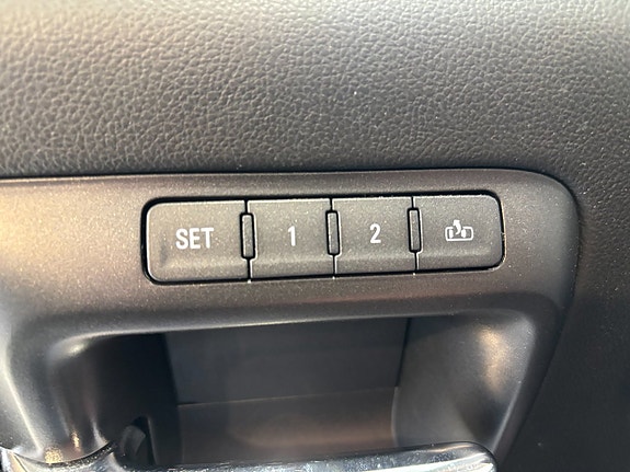 Chevrolet Silverado 1500 13 of 16