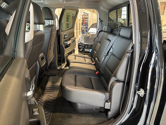 Chevrolet Silverado 1500 7 of 16